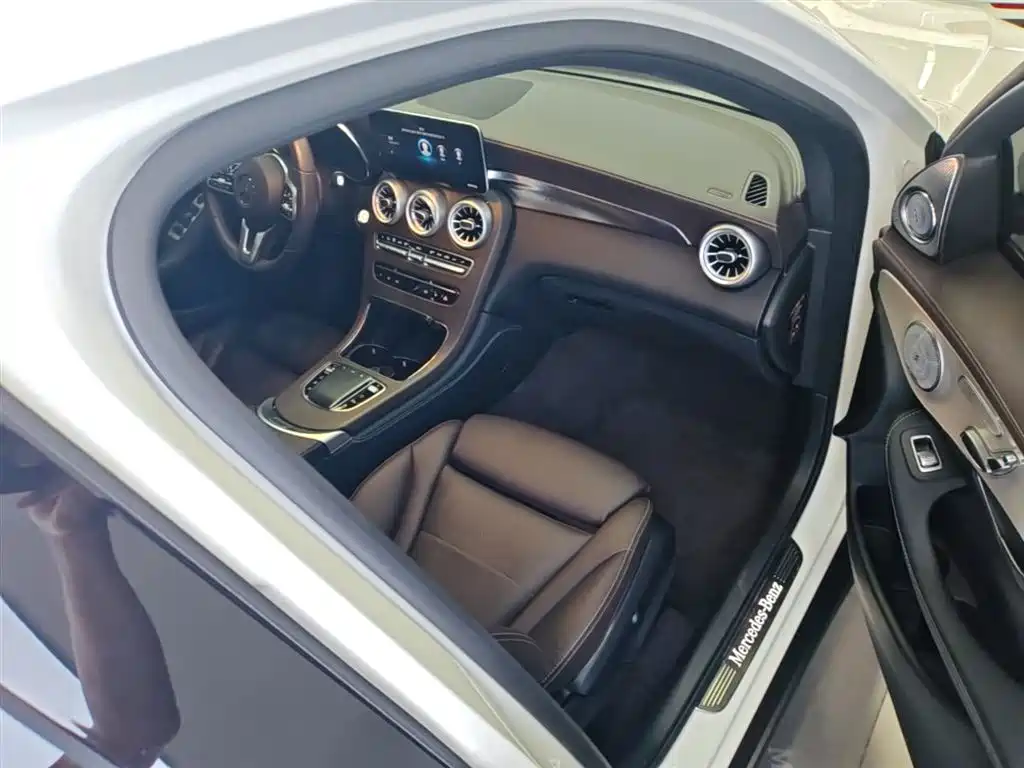 Mercedes-Benz GLC 2021 GLC 260 L 4MATIC Sporty фото 11