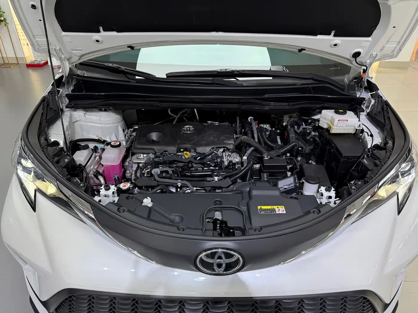 Toyota Granvia 2023 2.5L Hybrid Comfort Edition фото 9