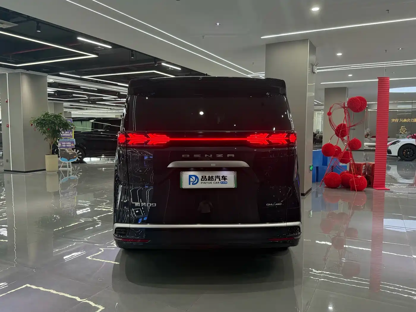 Denza D9 2022 DM-i 970 All-Wheel Drive Honor Edition фото 4