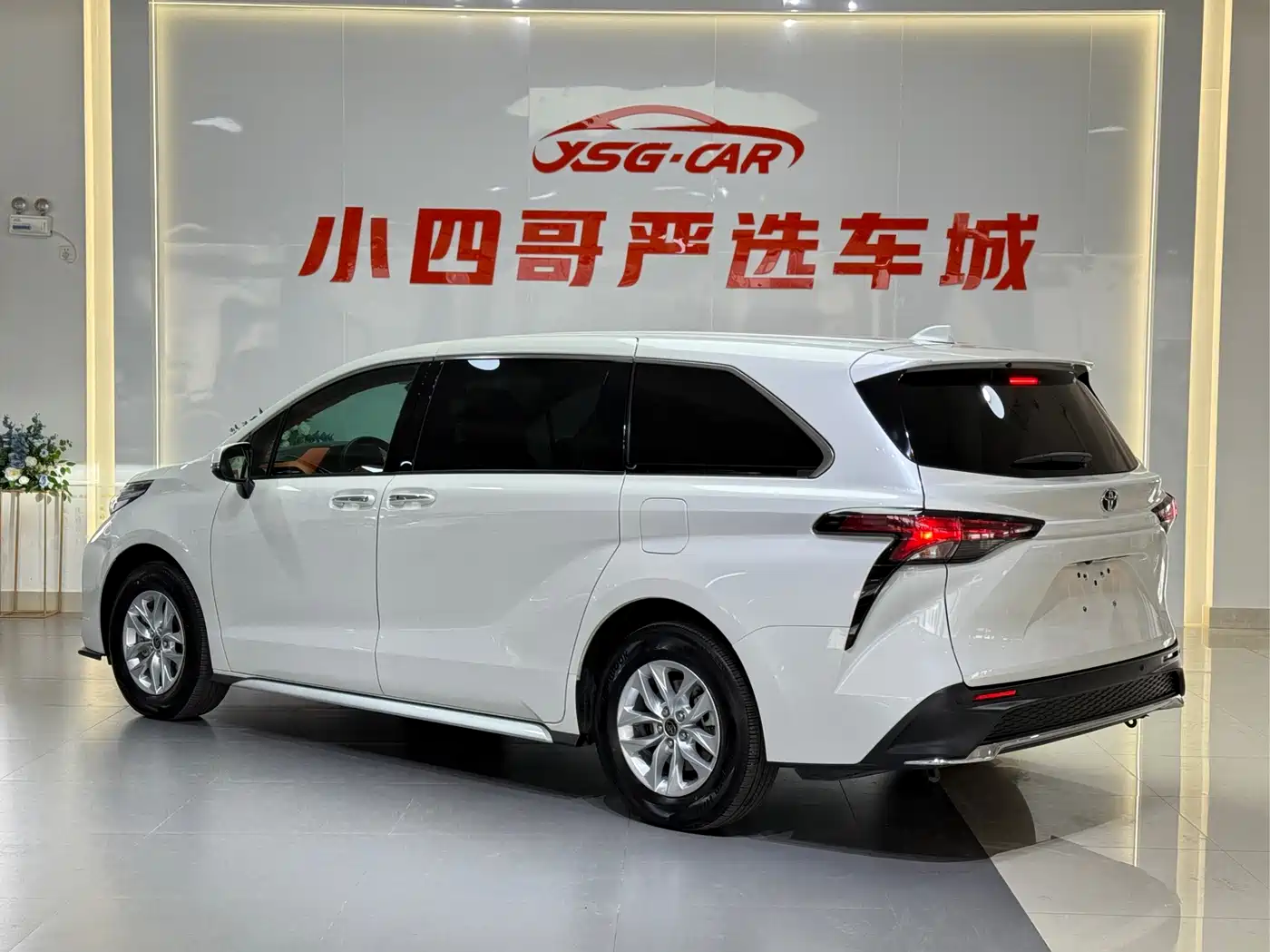 Toyota Granvia 2023 2.5L Hybrid Comfort Edition фото 4