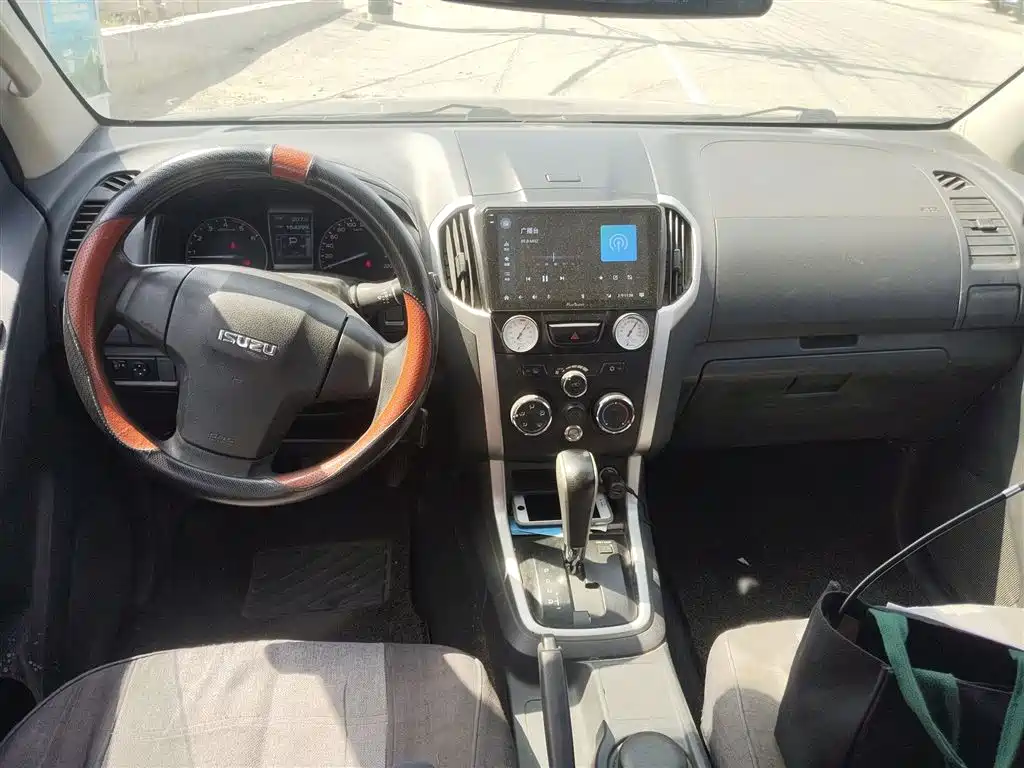 Isuzu D-MAX 2015 2015 2.5T 2WD Automatic High-Clearance Elite 4JK1