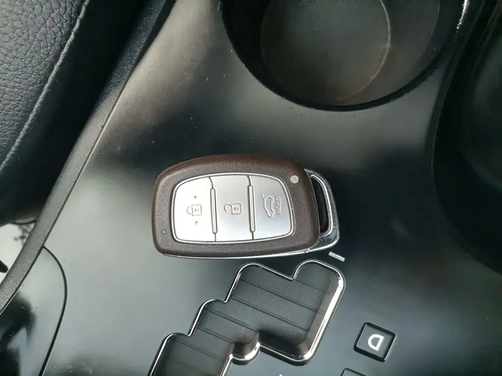 Hyundai Beijing Hyundai ix35 2015 2.0L Automatic 2WD Smart Type China IV фото 17