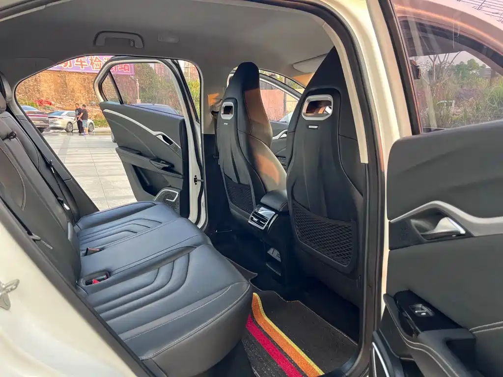 Фото 9 - Nezha Auto Neta U