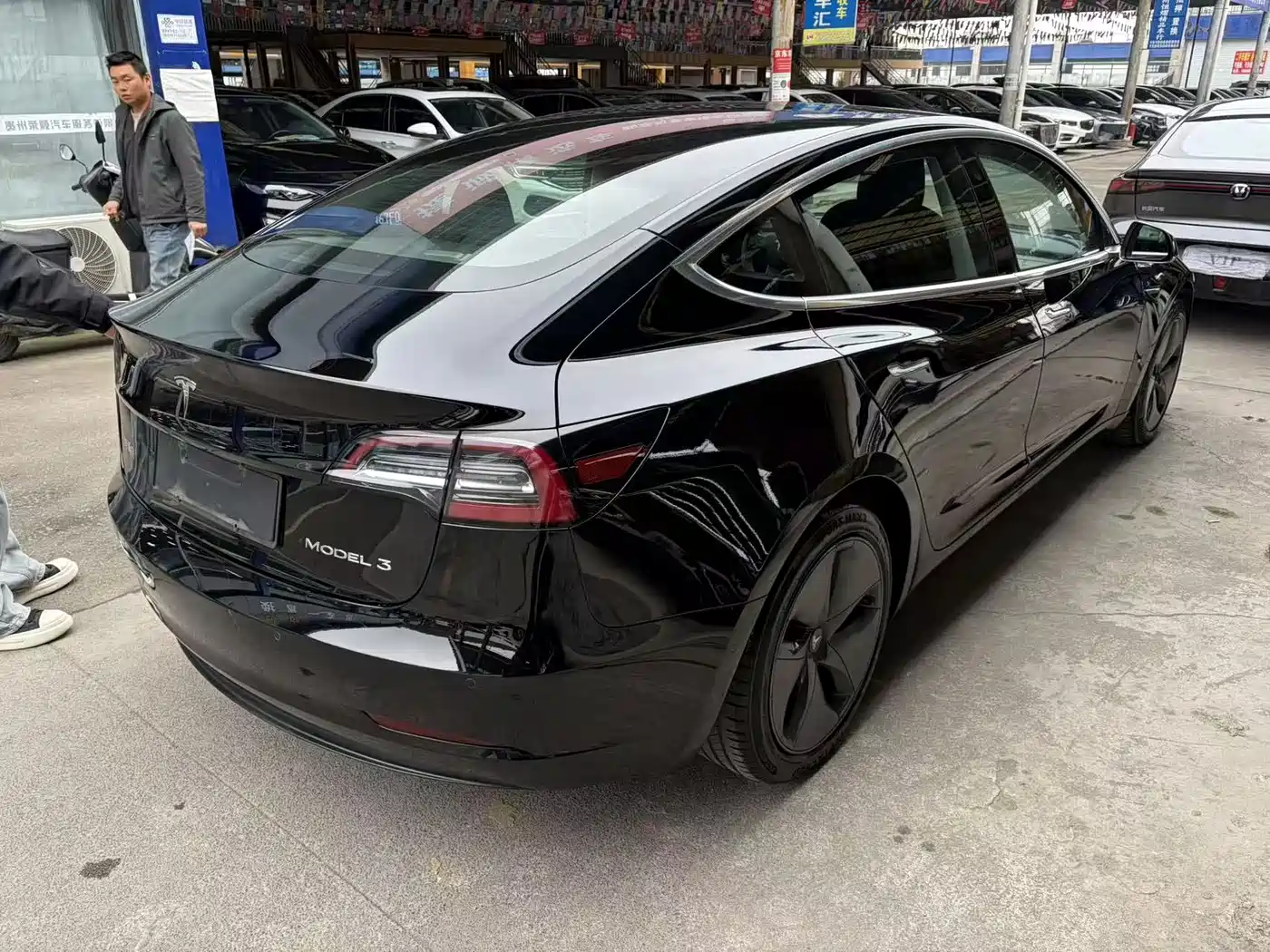 TESLA MODEL 3