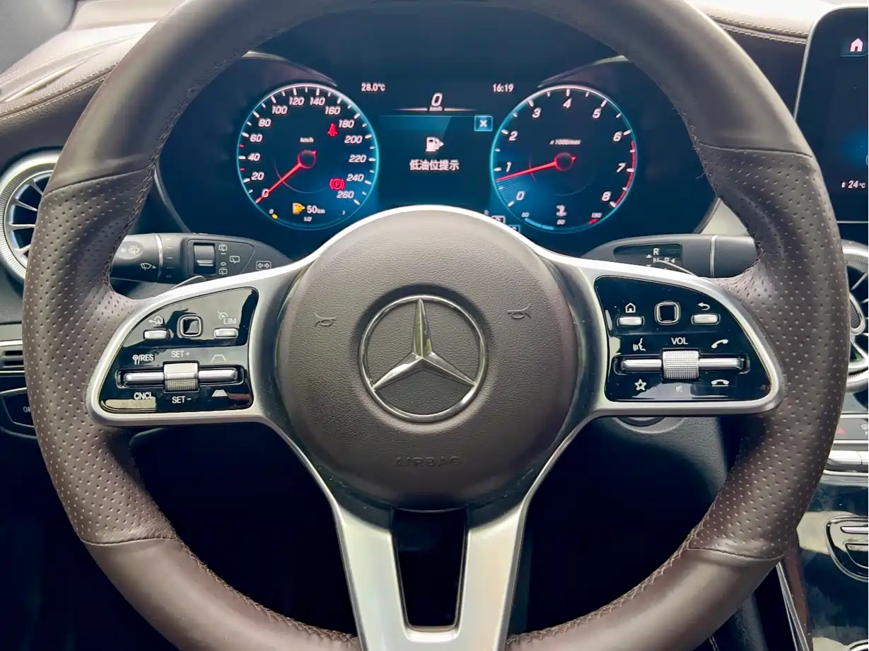 Mercedes-Benz GLC 2020 Facelift GLC 260 L 4MATIC Dynamic фото 12