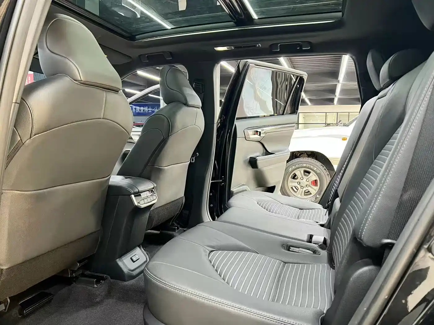 Toyota Crown Kluger 2022 2.0T 4WD Dynamic Edition фото 7