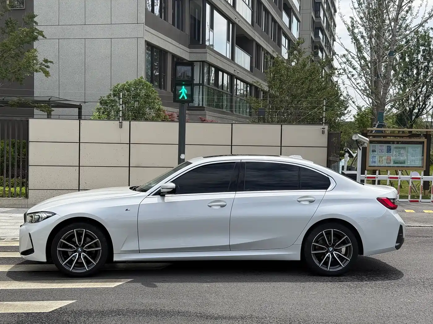 BMW 3 Series 2023 320Li M Sport Package фото 7