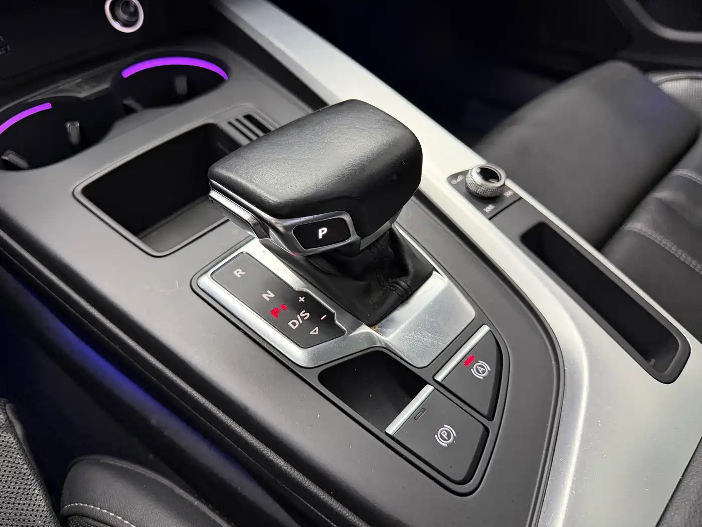 صورة 17 - Audi A4L