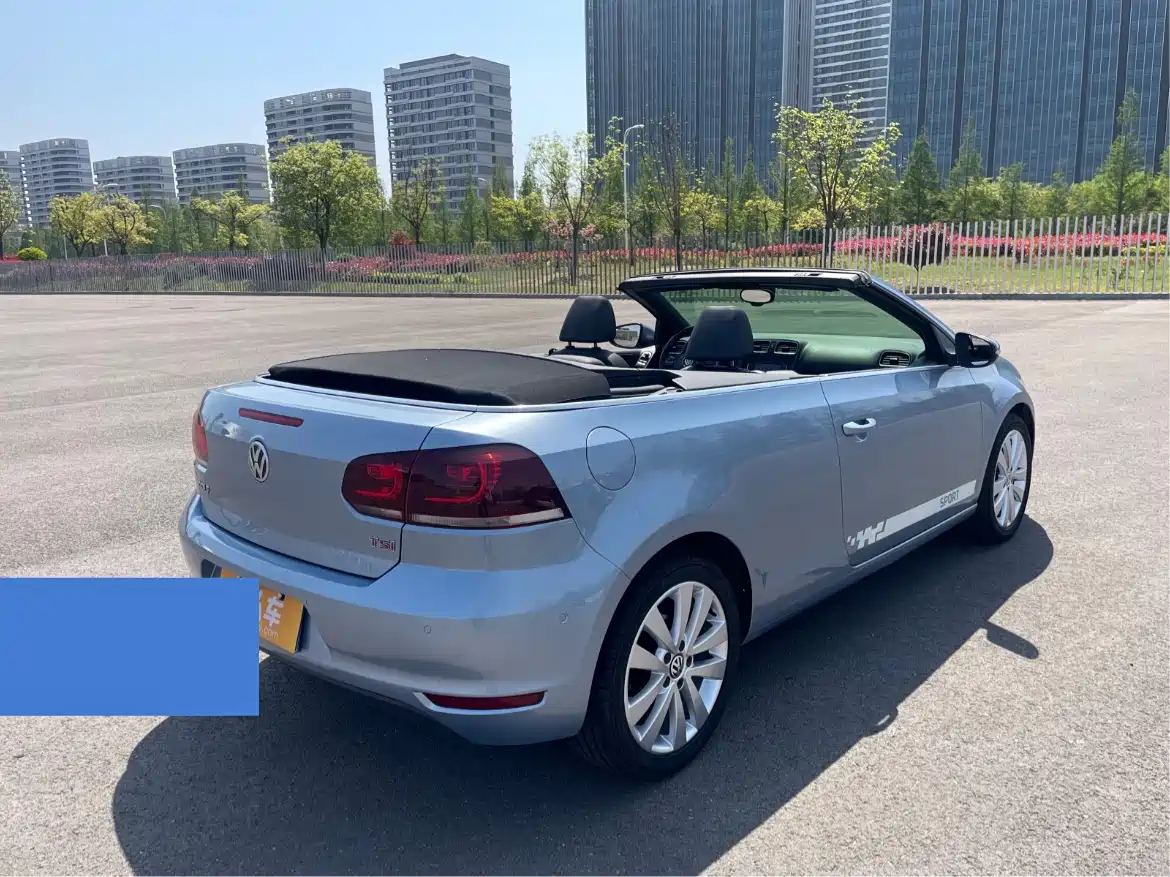 Volkswagen Golf (Import) 2012 1.4TSI Luxury Convertible Edition фото 5