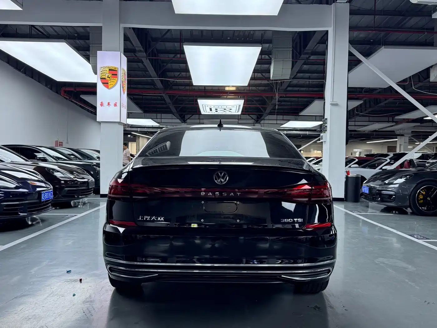 Volkswagen Passat 2024 380TSI Starlight Dragon Soaring Edition фото 17