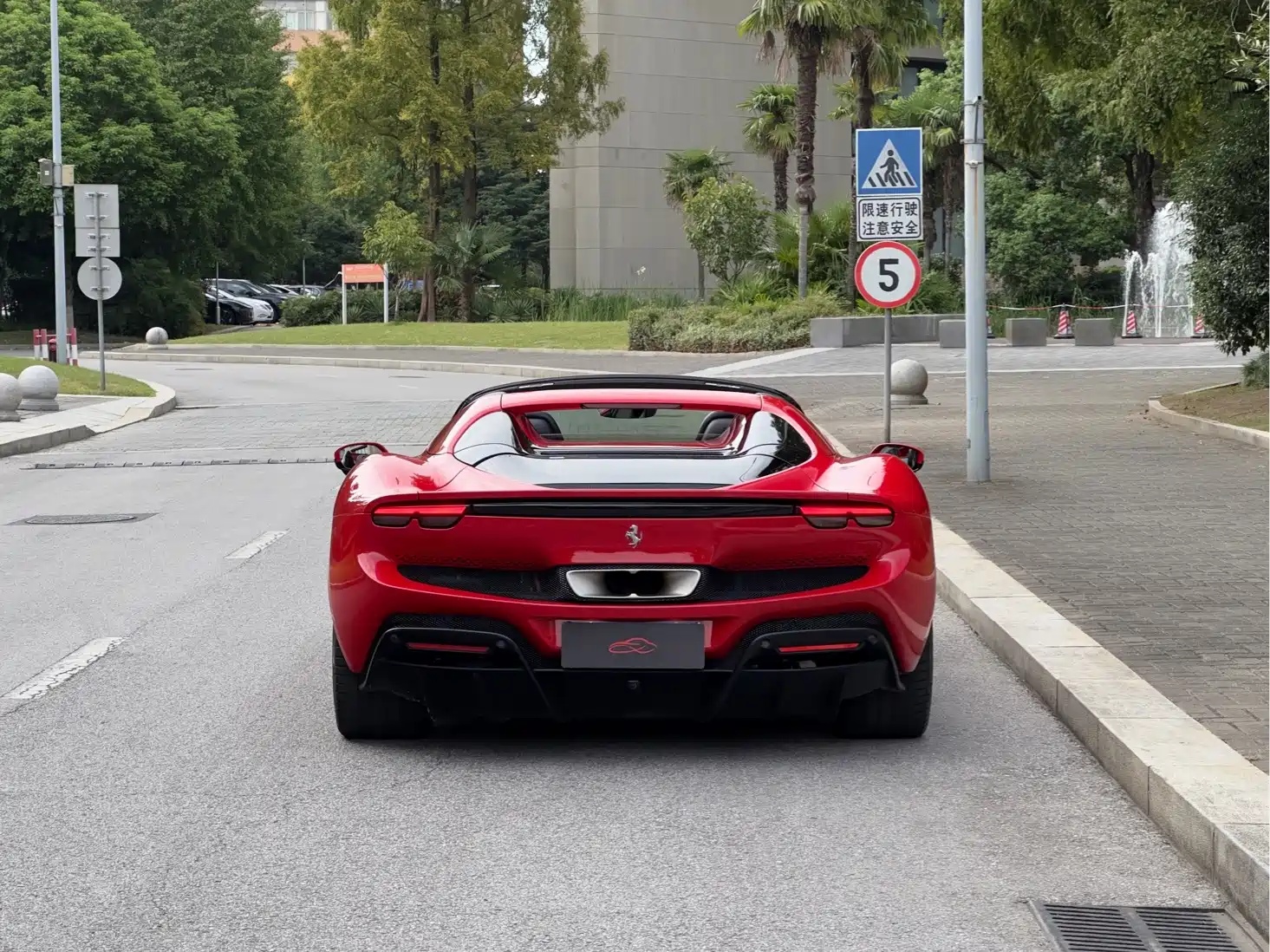 Фото 4 - Ferrari 296