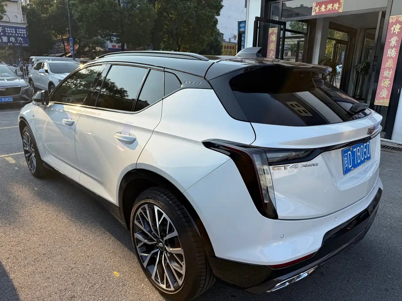 Cadillac GT4 2023 2023 28T Platinum Edition