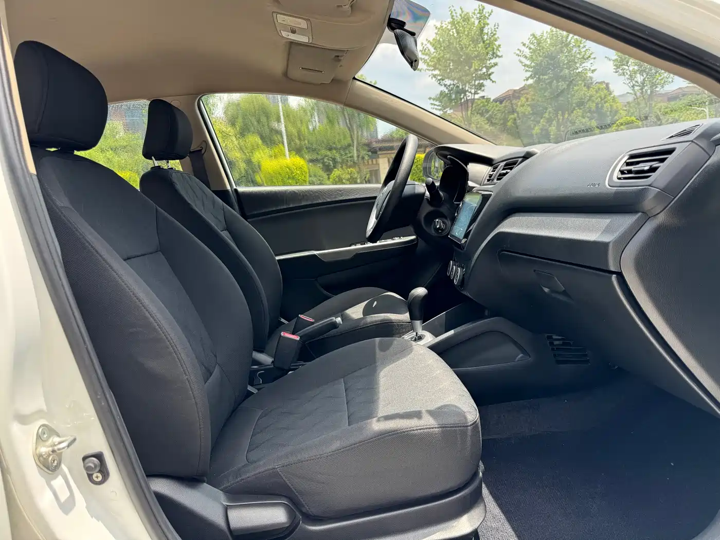 Kia K2 2017 2015 Sedan 1.4L AT GLS