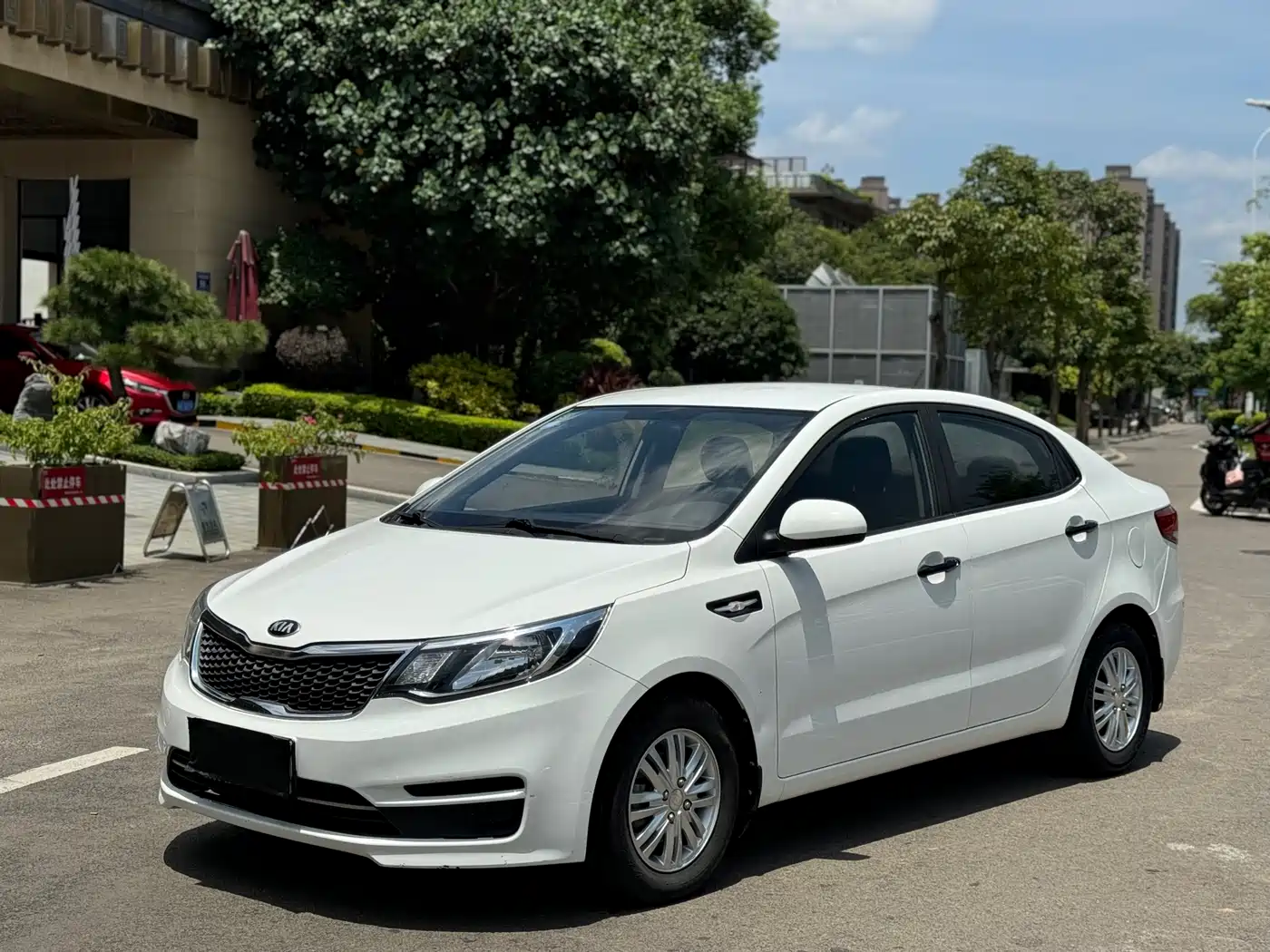 Kia K2 2017 2015 Sedan 1.4L AT GLS