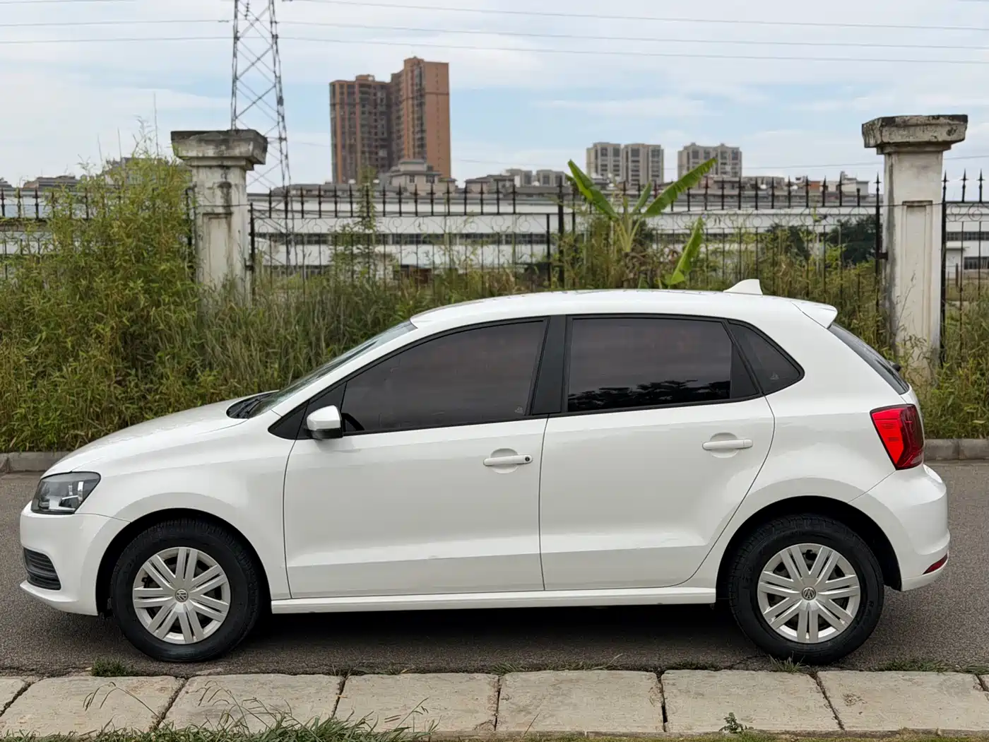 Volkswagen Polo 2016 1.4L Automatic Trend фото 7