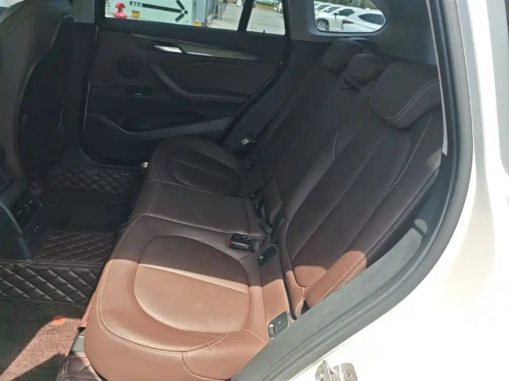 BMW X1 2019 sDrive18Li Premium Model фото 17