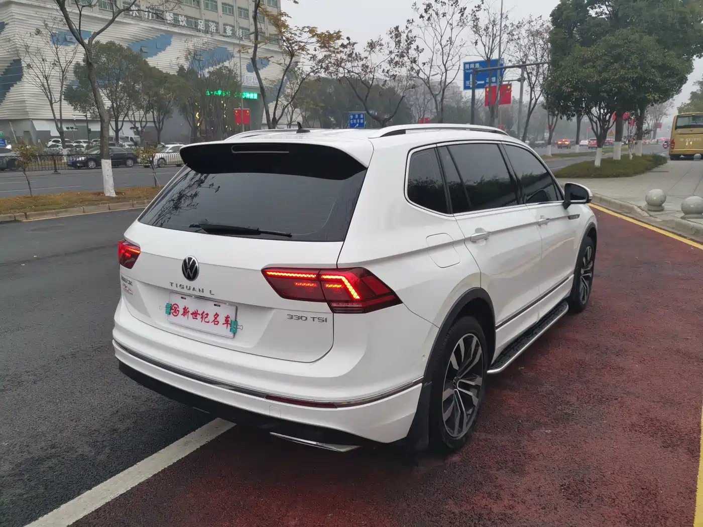 Volkswagen Tiguan L 2021 330TSI Automatic 2WD R-Line Premium фото 12