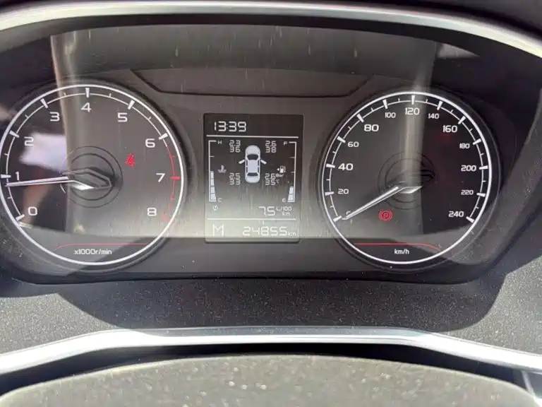Фото 5 - Geely Coolray