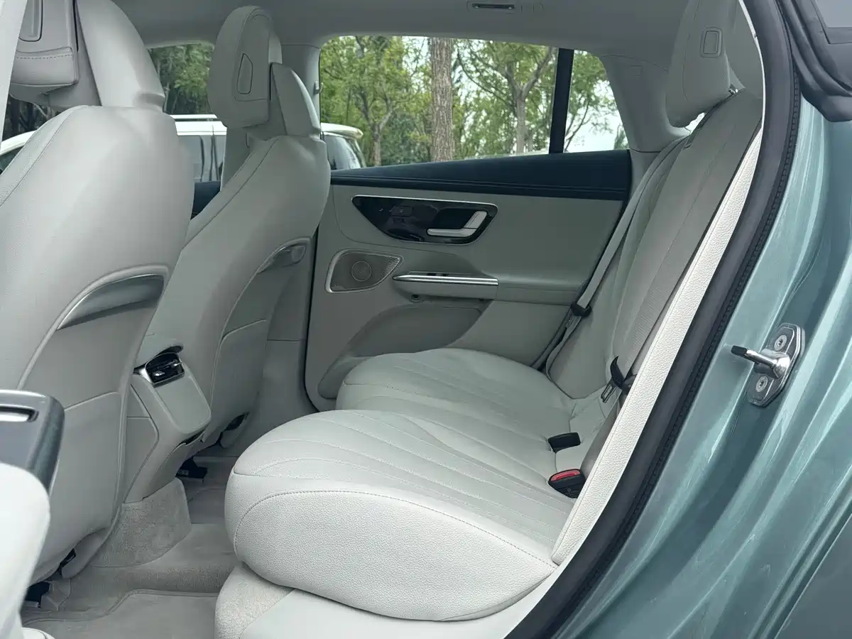Фото 22 - Mercedes-Benz EQE