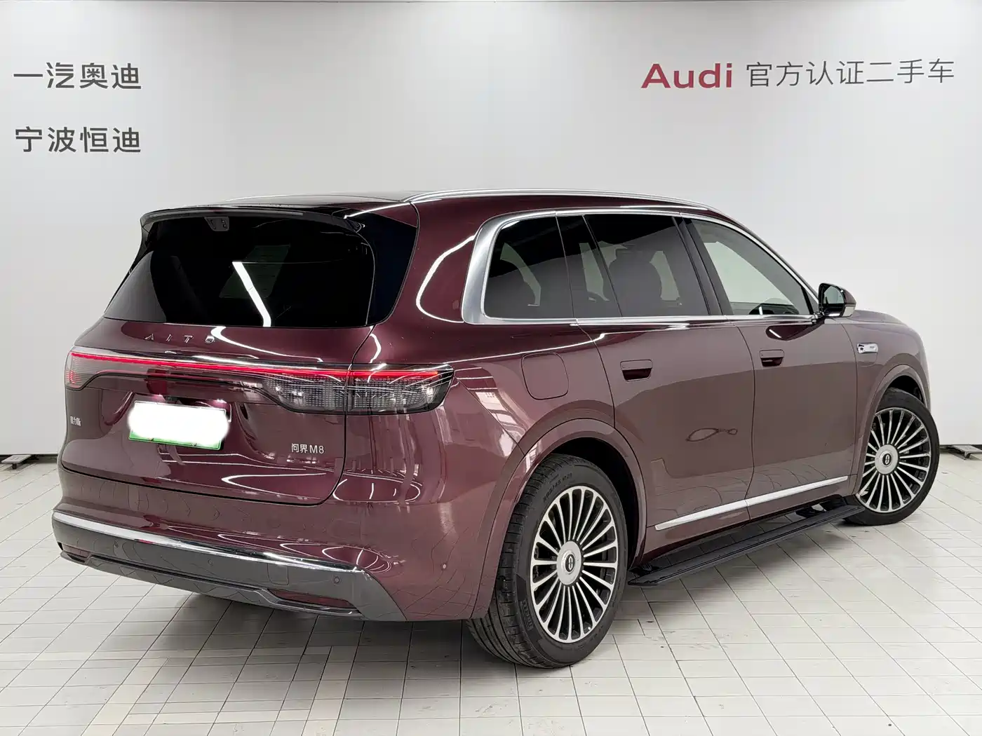 AITO Wenjie AITO M8 2025 Model Extended Range Ultra Edition 53.4kWh 5-Seater фото 5
