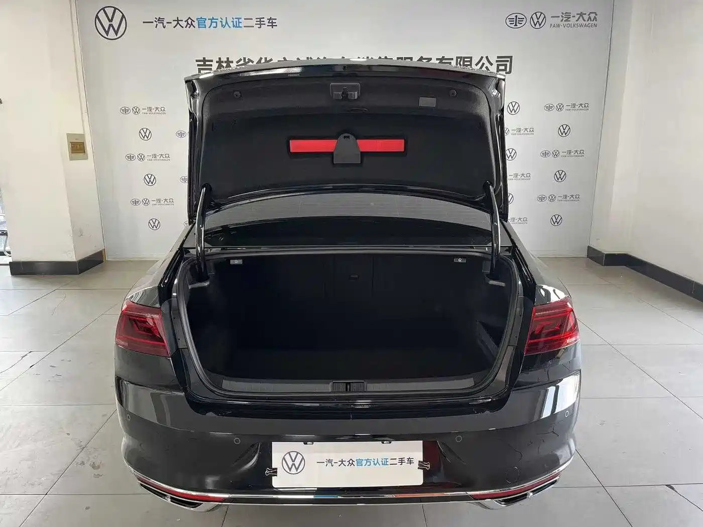 Volkswagen Magotan 2023 Model 2 Million Units Commemorative Edition 280TSI DSG Leading Version фото 6