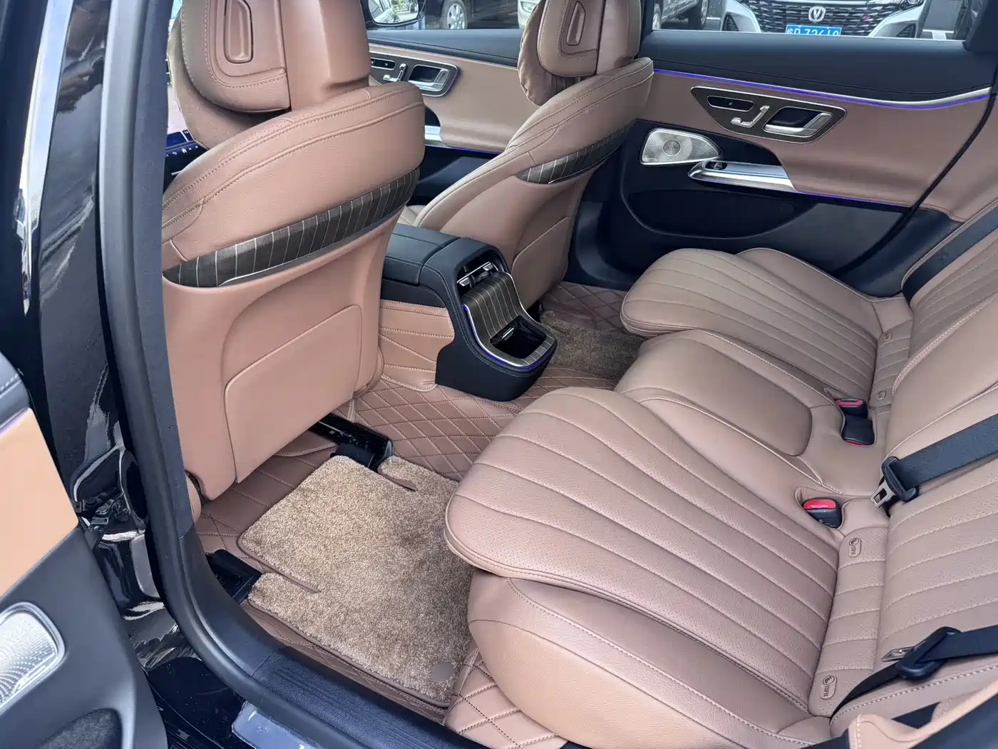Mercedes-Benz E-Class 2024 Model E 300 L Luxury фото 5