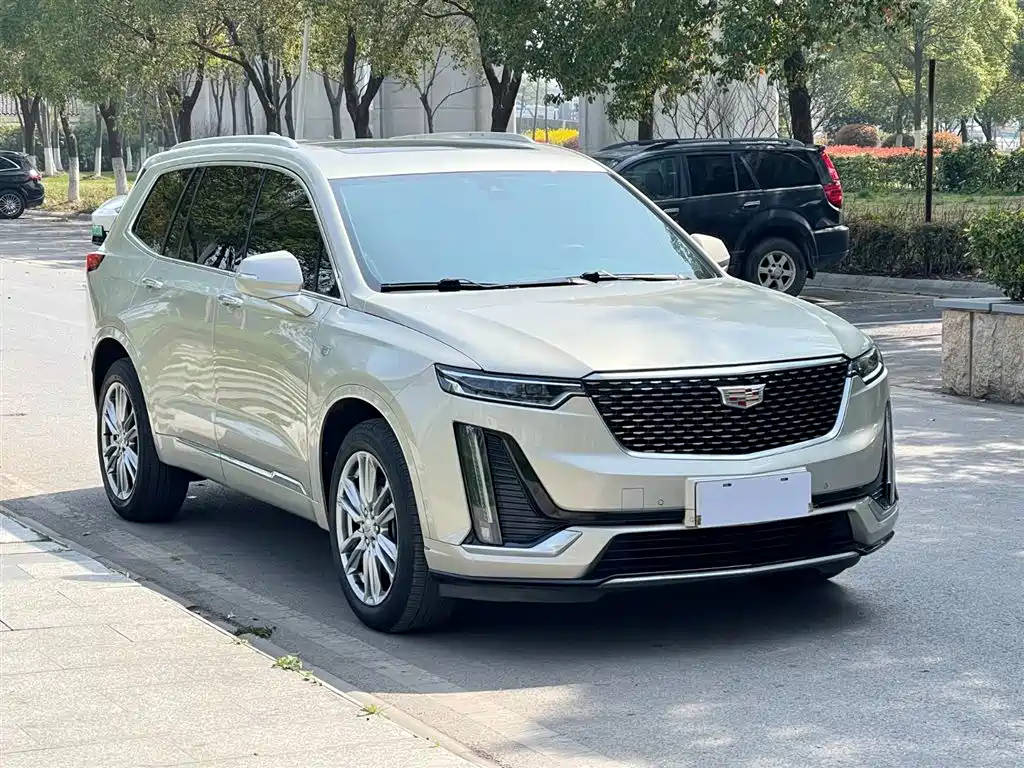 CADILLAC XT6