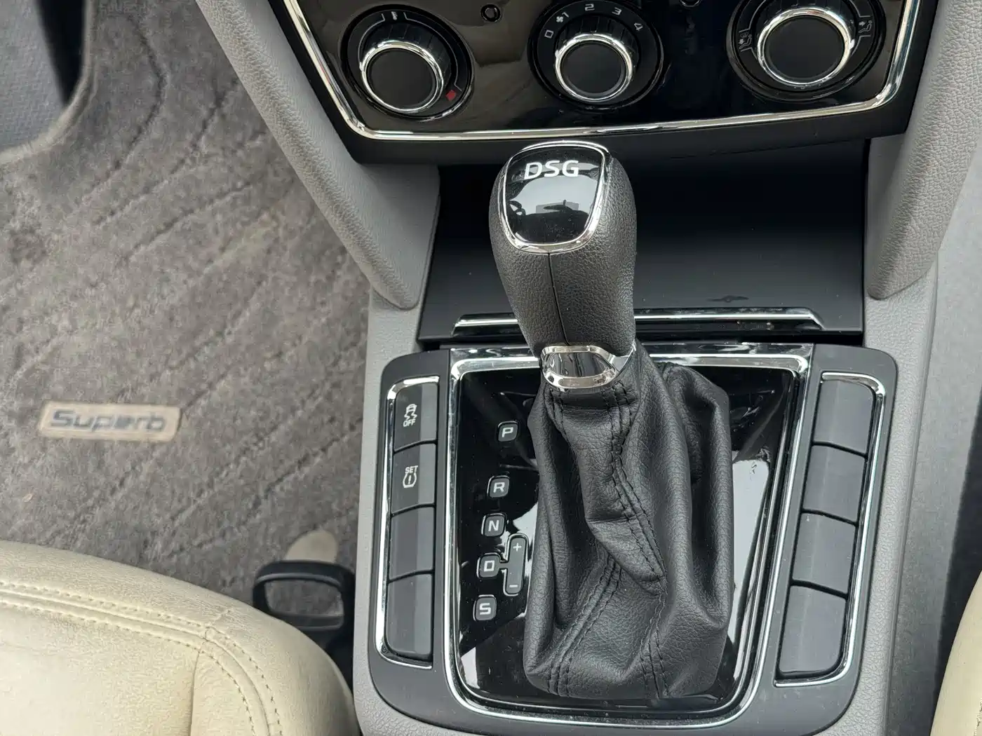 Škoda Superb 2013 1.4TSI DSG Gentleman Edition фото 24
