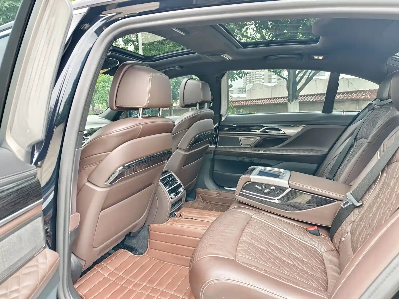 BMW 7 Series 2021 Model 740Li Leading M Sport Package фото 5