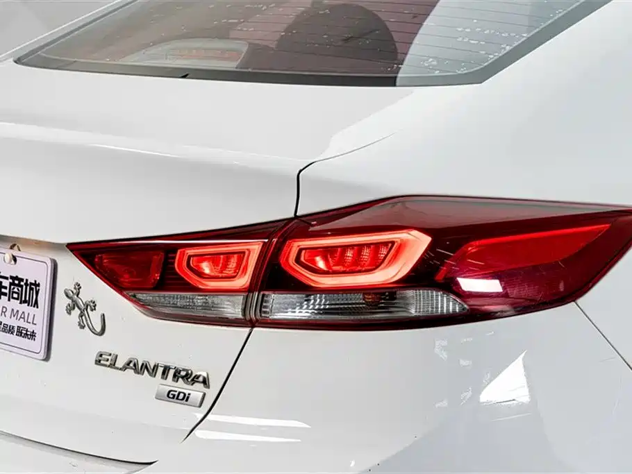 Hyundai Elantra 2016 1.6L Auto Smart·Luxury Edition фото 8