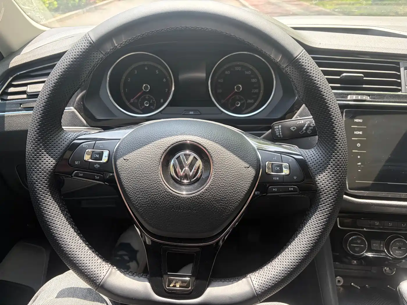 Volkswagen Tiguan L 2019 330TSI Automatic 2WD Panorama Comfort Edition China VI фото 16
