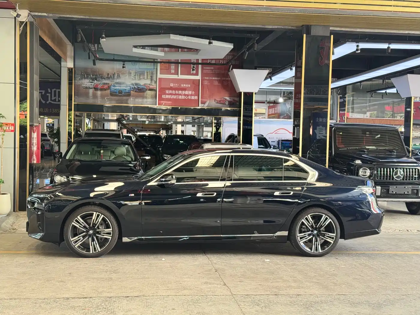 BMW 7 Series 2023 Model 740Li Leading M Sport Package фото 3