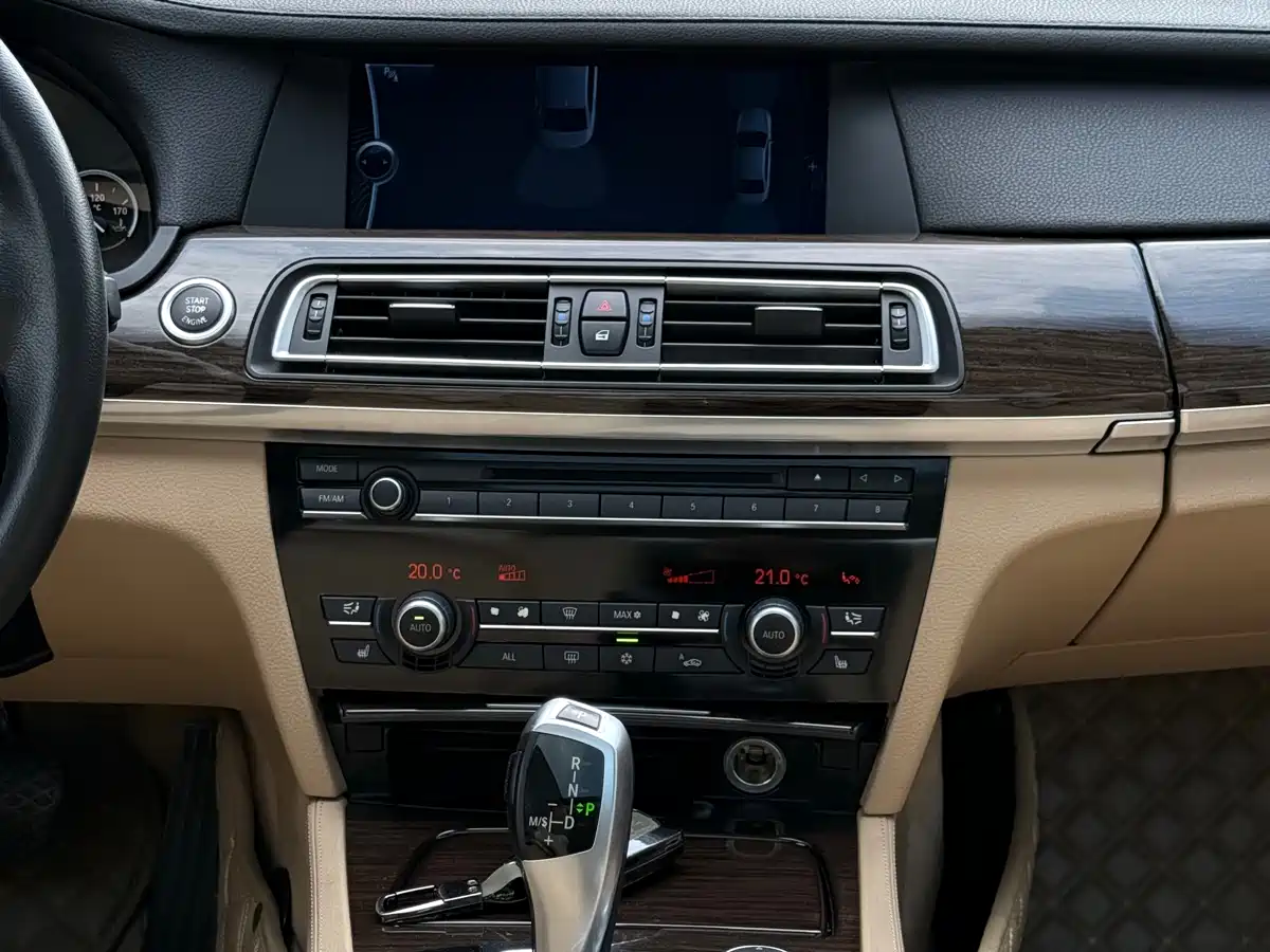 BMW 7 Series 2011 730Li Elegance фото 22