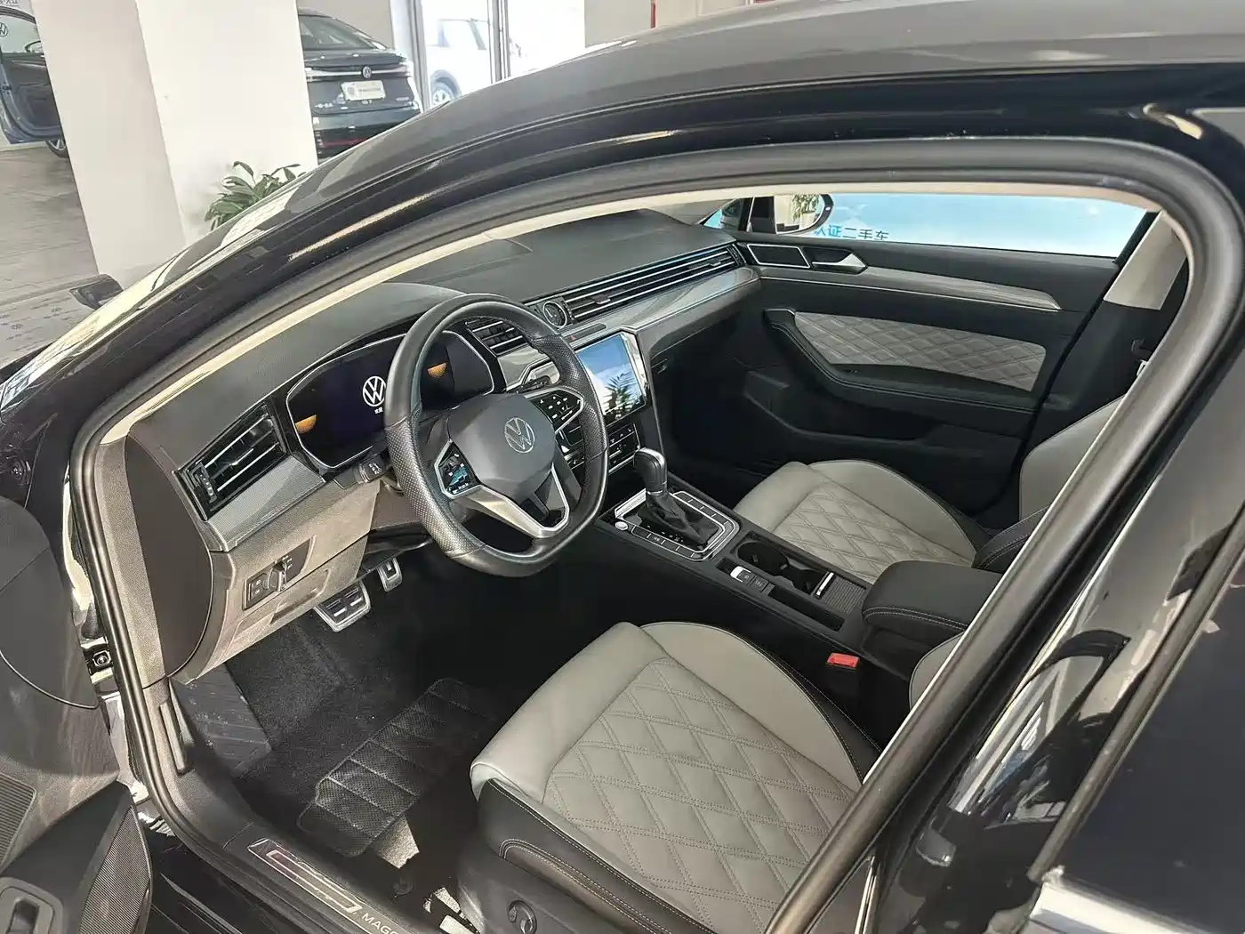 Volkswagen Magotan 2023 Model 2 Million Units Commemorative Edition 280TSI DSG Leading Version фото 9