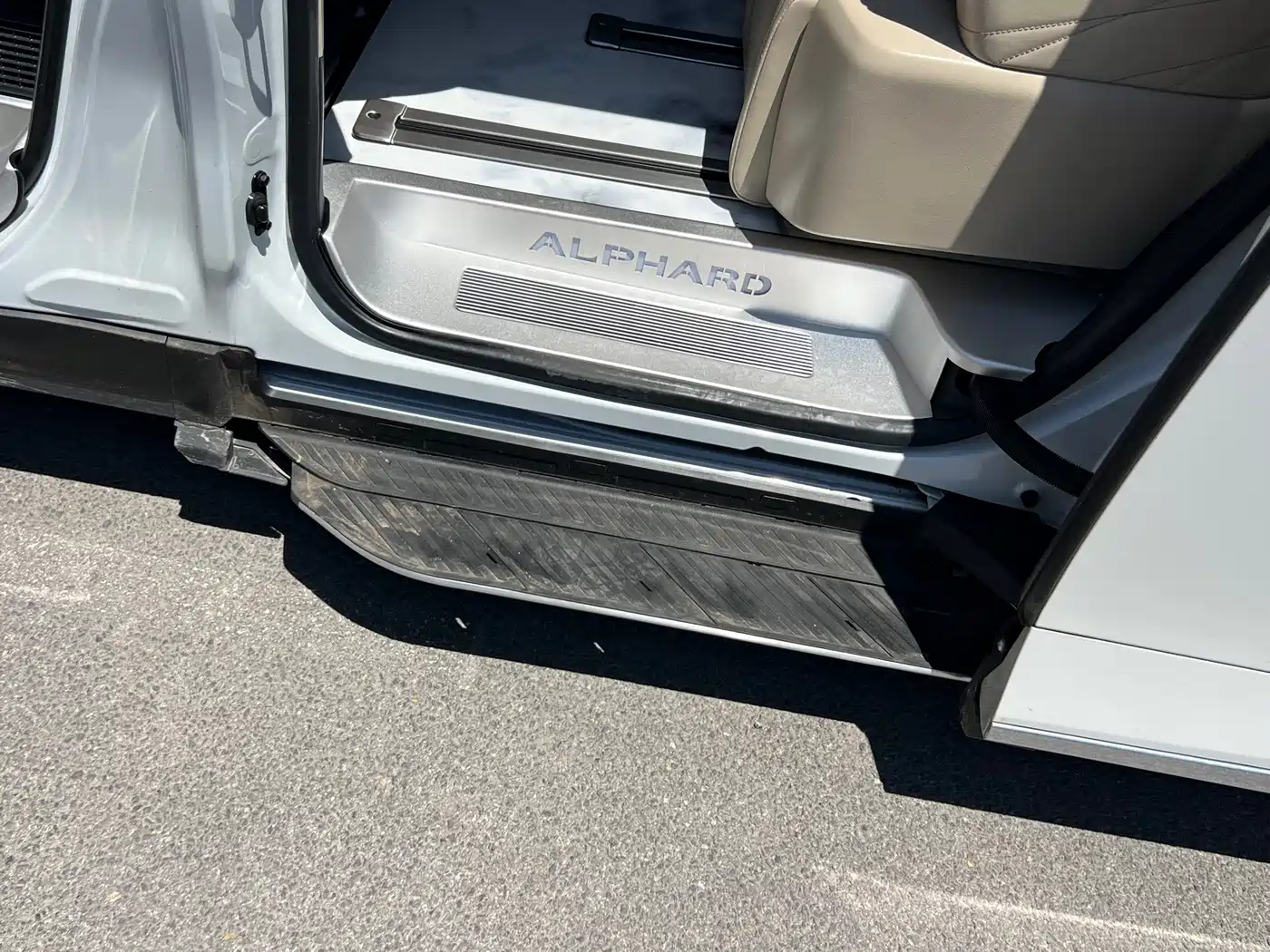 Toyota Alphard 2024 Hybrid 2.5L Ultimate Enjoyment Edition фото 7