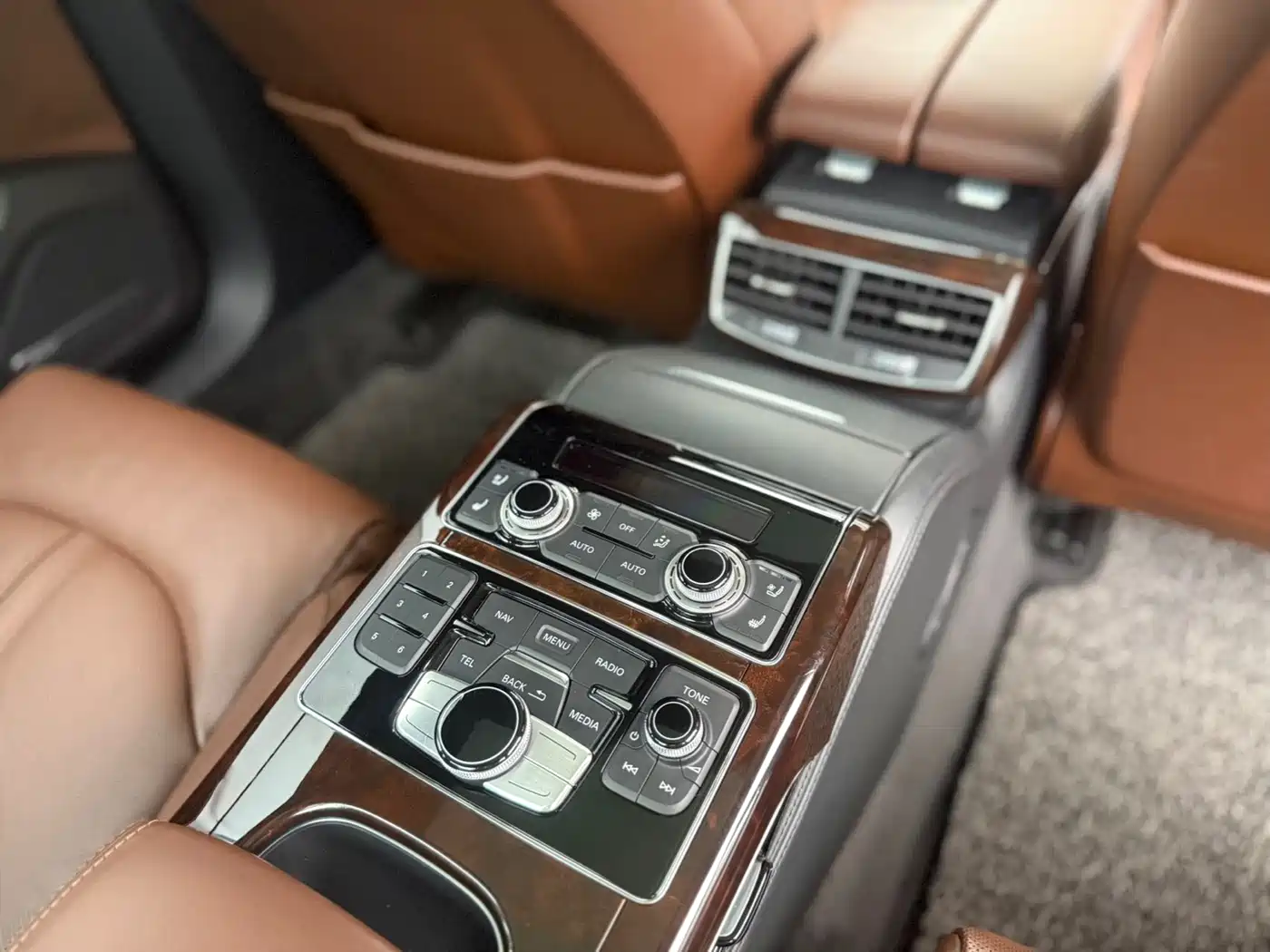 Audi A8 2013 A8L 45 TFSI quattro Luxury фото 9