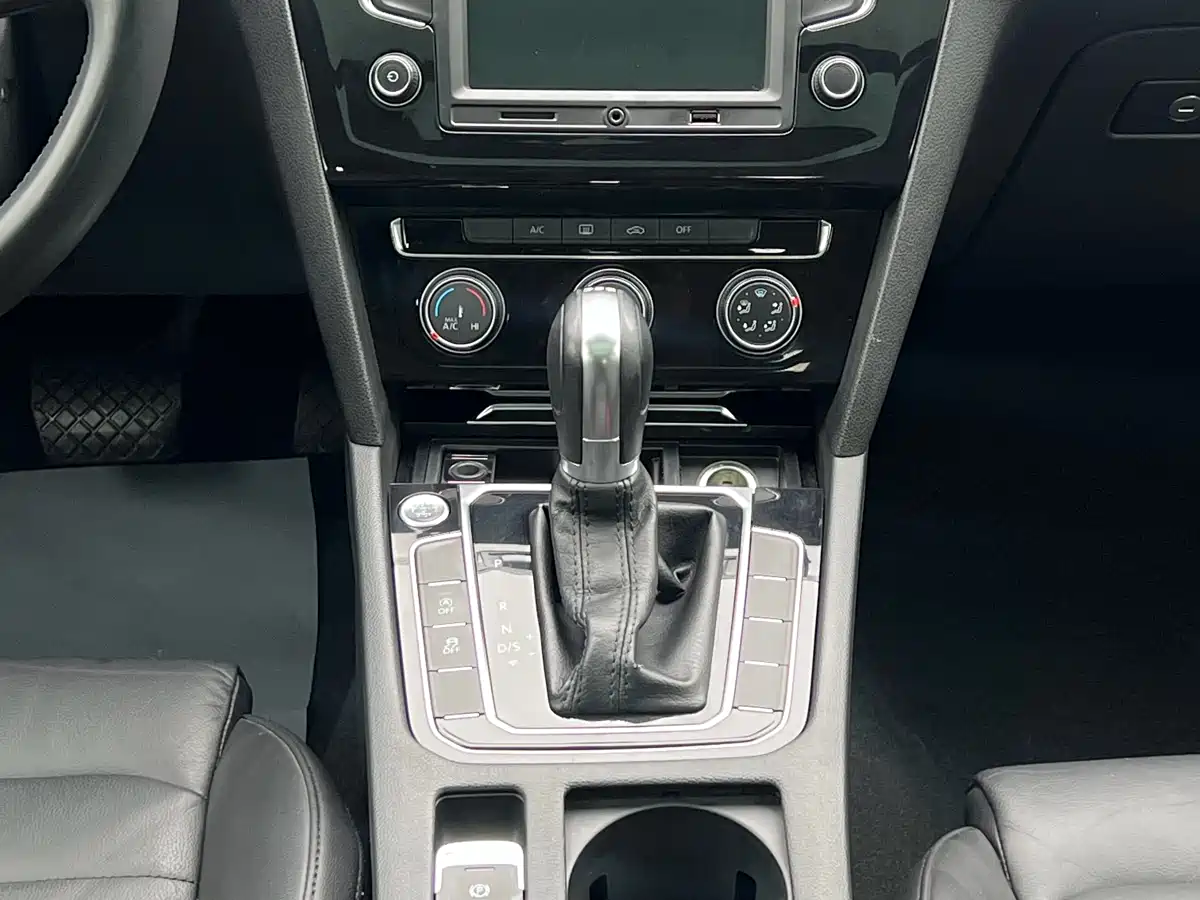 Volkswagen Magotan 2017 330TSI DSG Leading фото 11