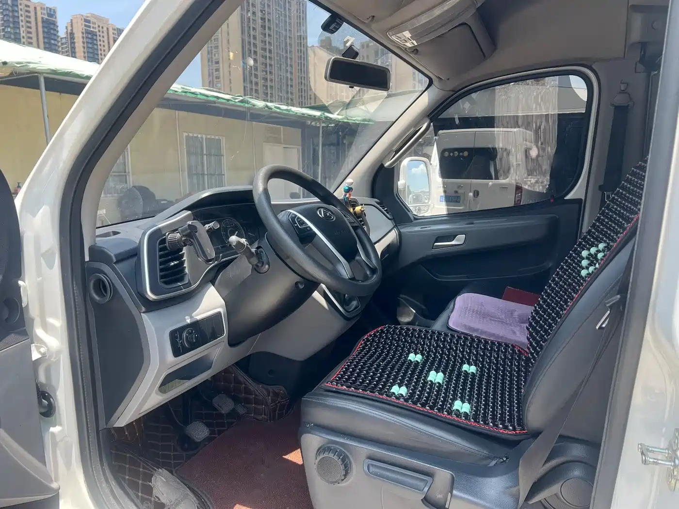SAIC Maxus Xintu V80 2023 2.0T PLUS Manual All-round King Long Wheelbase Medium Roof 6/7/8/9-seater фото 4