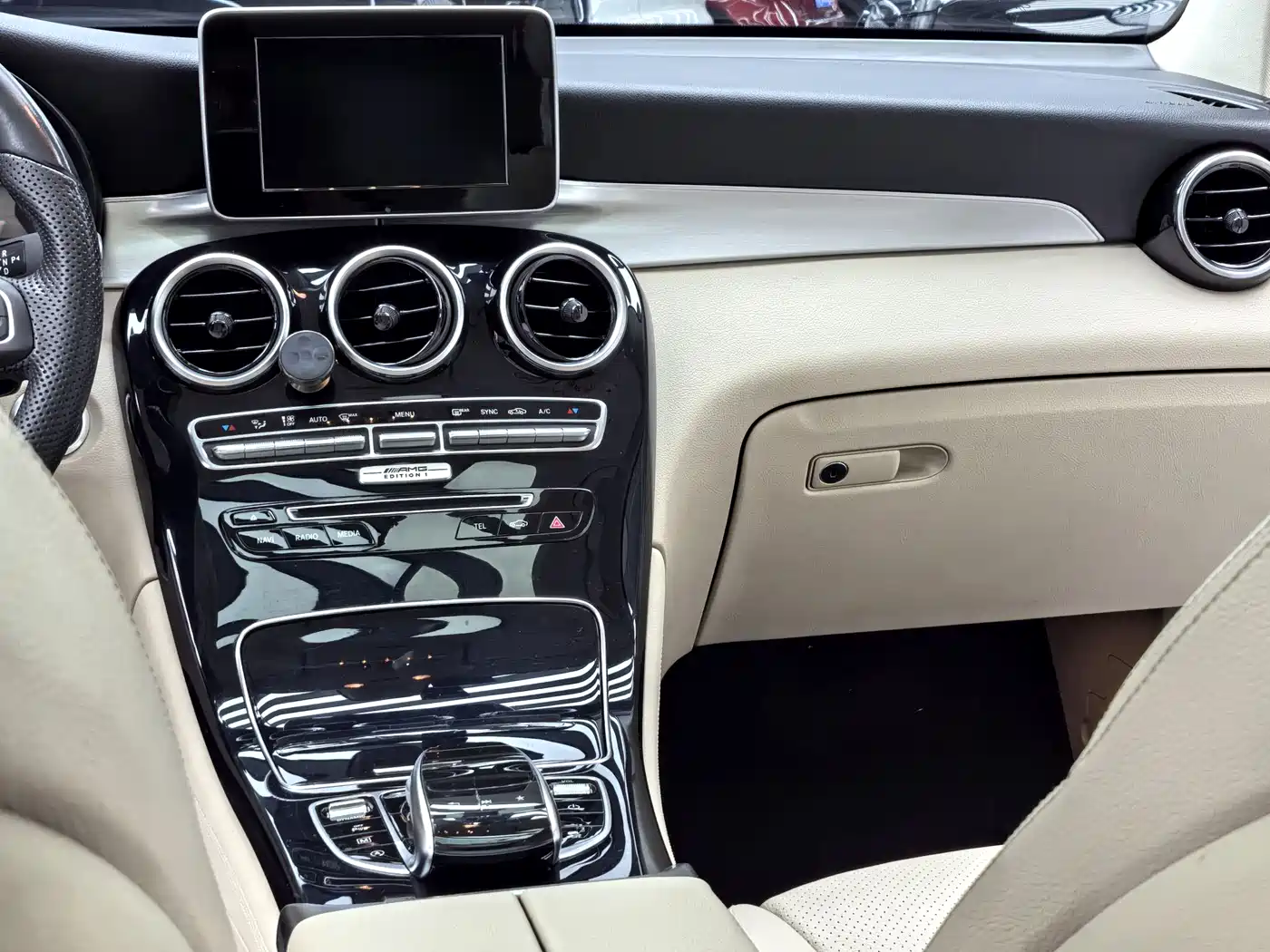 Mercedes-Benz GLC 2018 Facelift GLC 300 4MATIC Dynamic фото 12