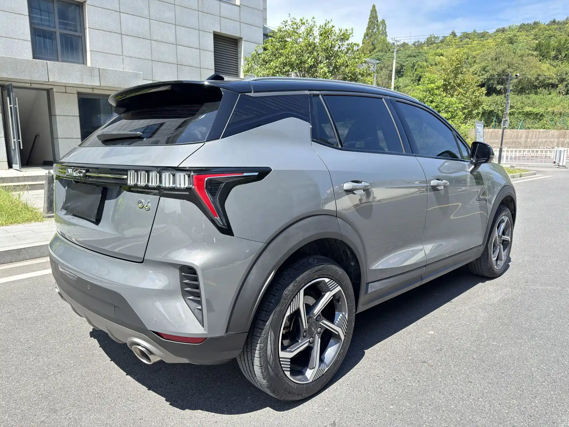 Фото 24 - Lynk & Co 06