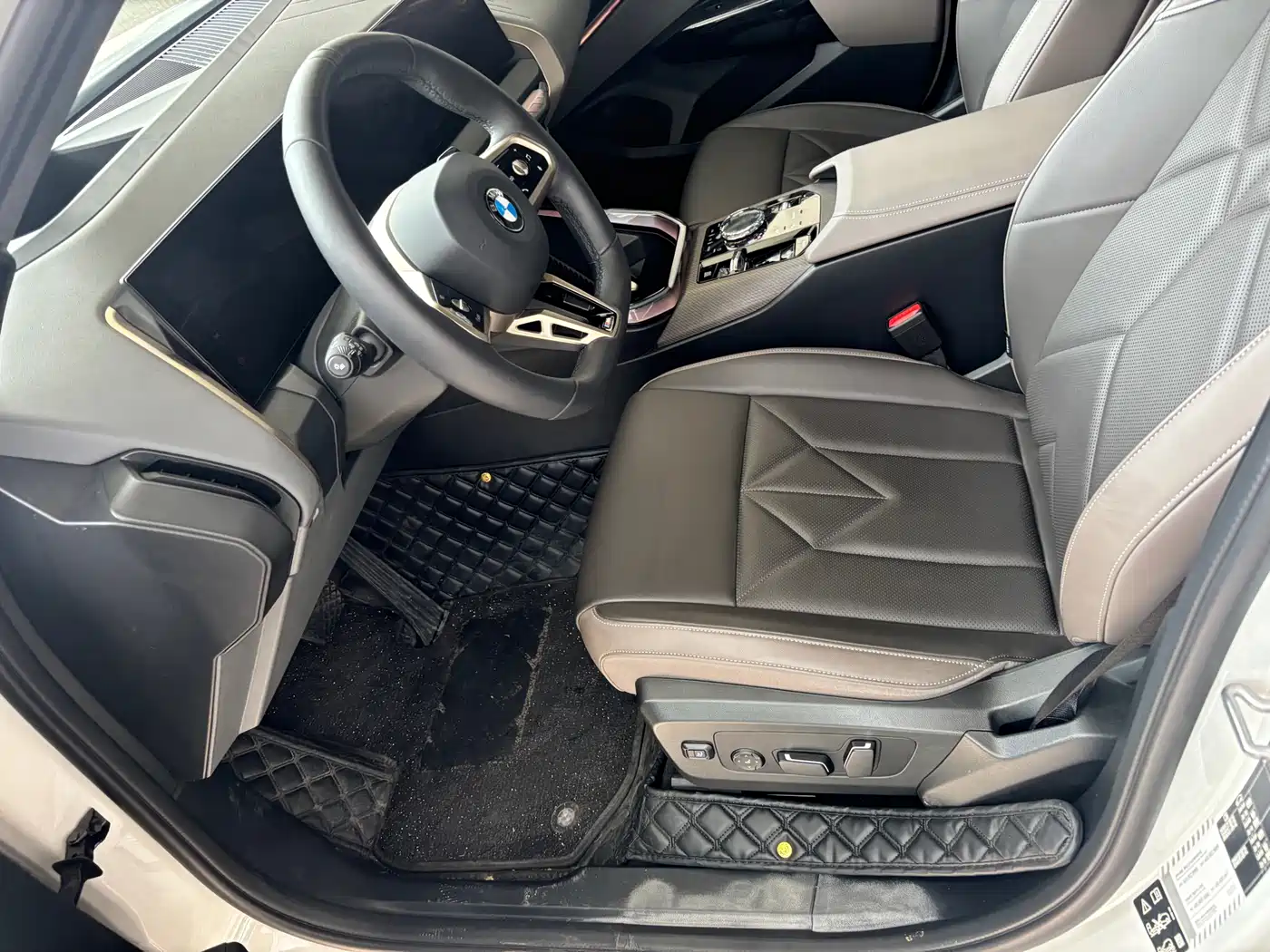 BMW X3 2025 xDrive30L Premium Model M Sport Black Package фото 4