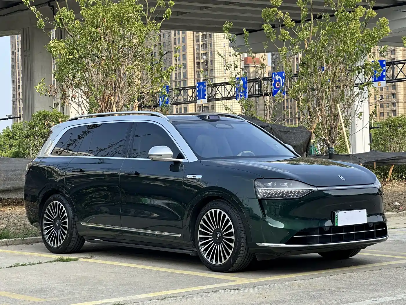 AITO Wenjie AITO M9 2024 Extended Range Ultra 42kWh 6-Seater фото 3
