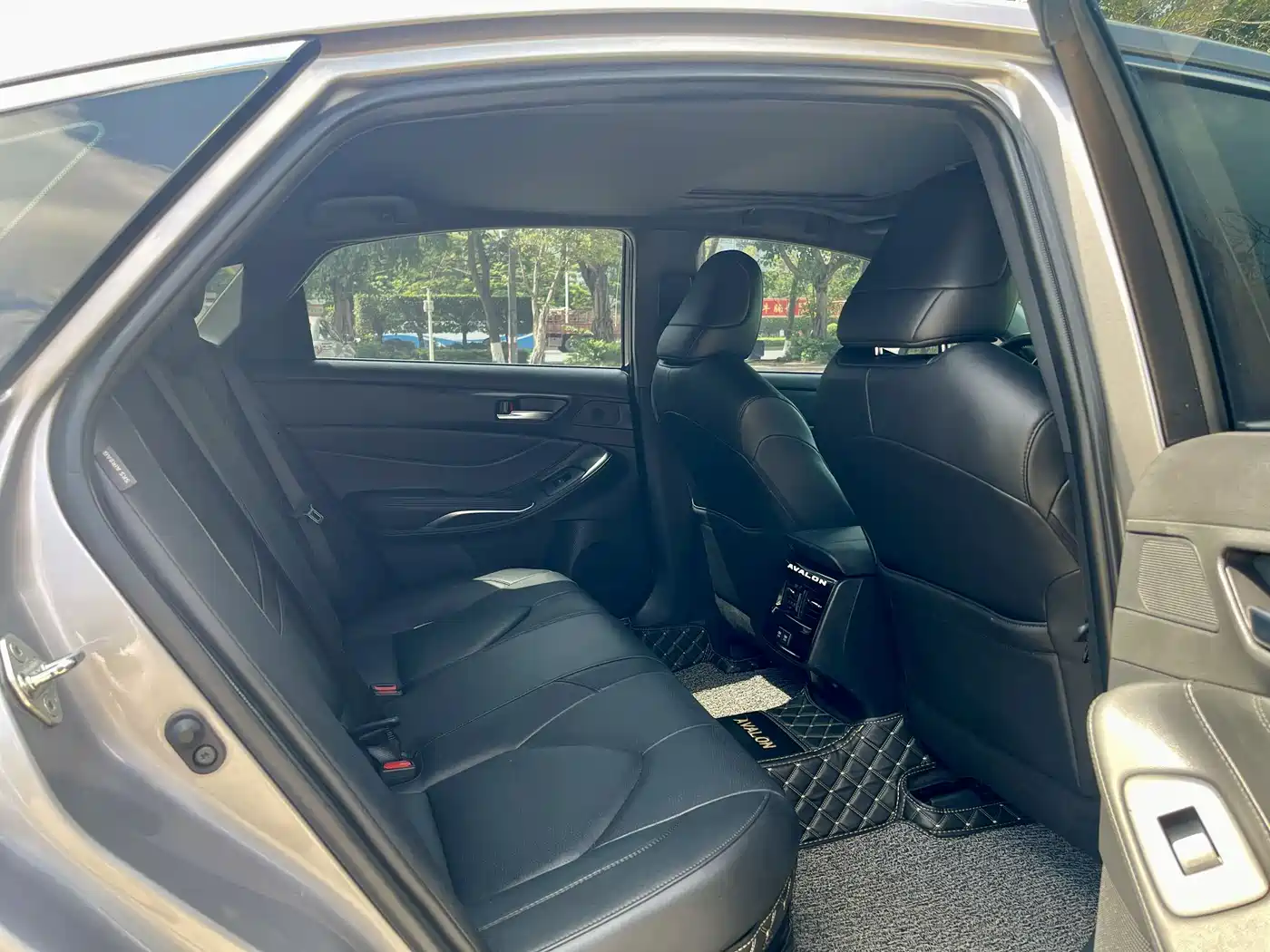Toyota Avalon 2019 Hybrid 2.5L Luxury Edition China V фото 8