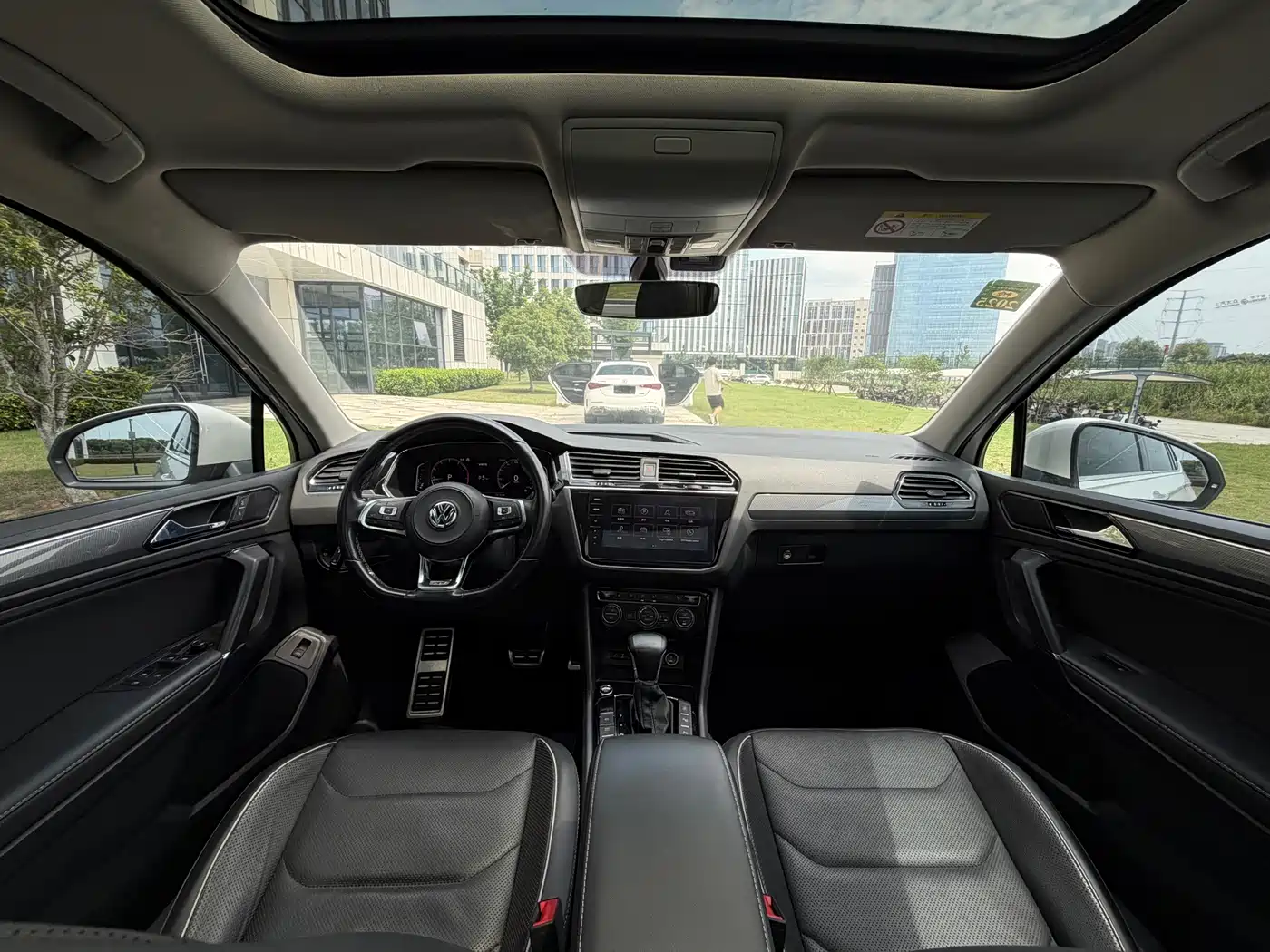 Volkswagen Tiguan L 2019 330TSI Automatic 2WD R-Line Flagship Edition China VI фото 17
