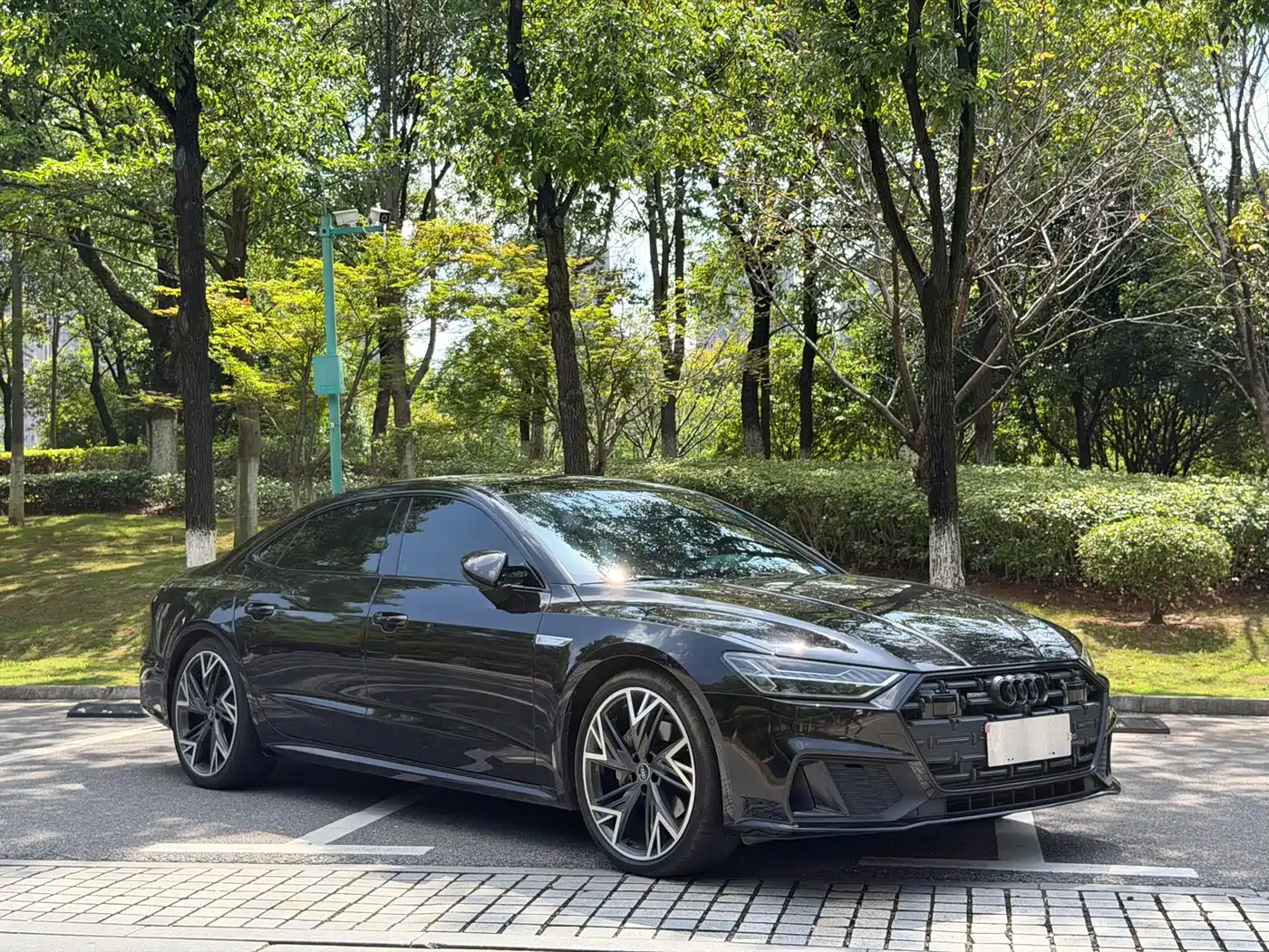 Photo 3 - Audi A7L