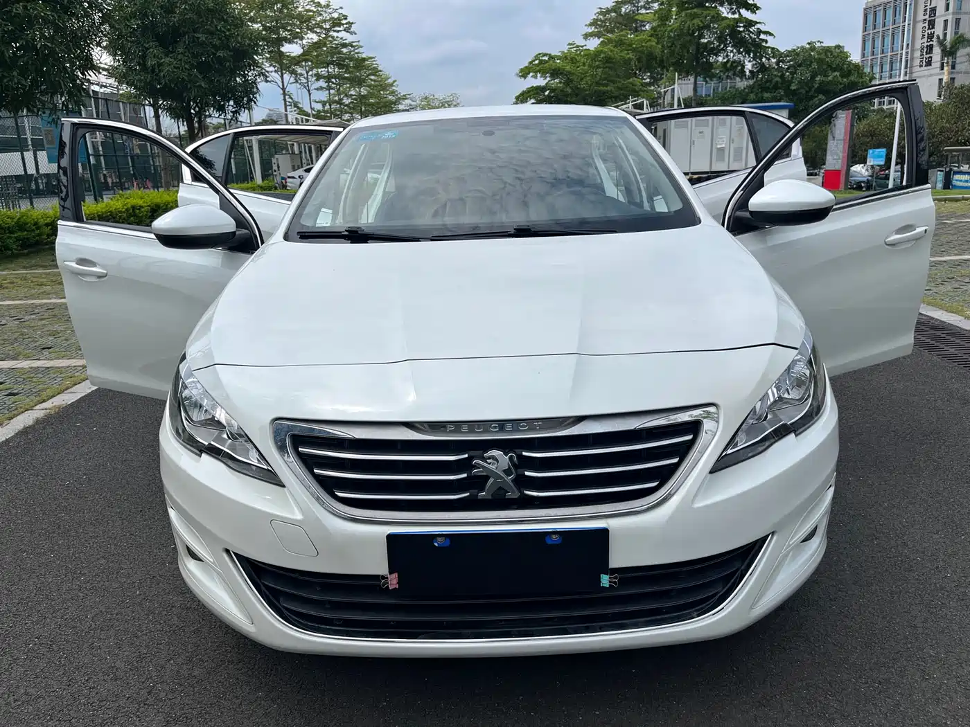 Peugeot 408 2016 1.6T Automatic Luxury Edition фото 21