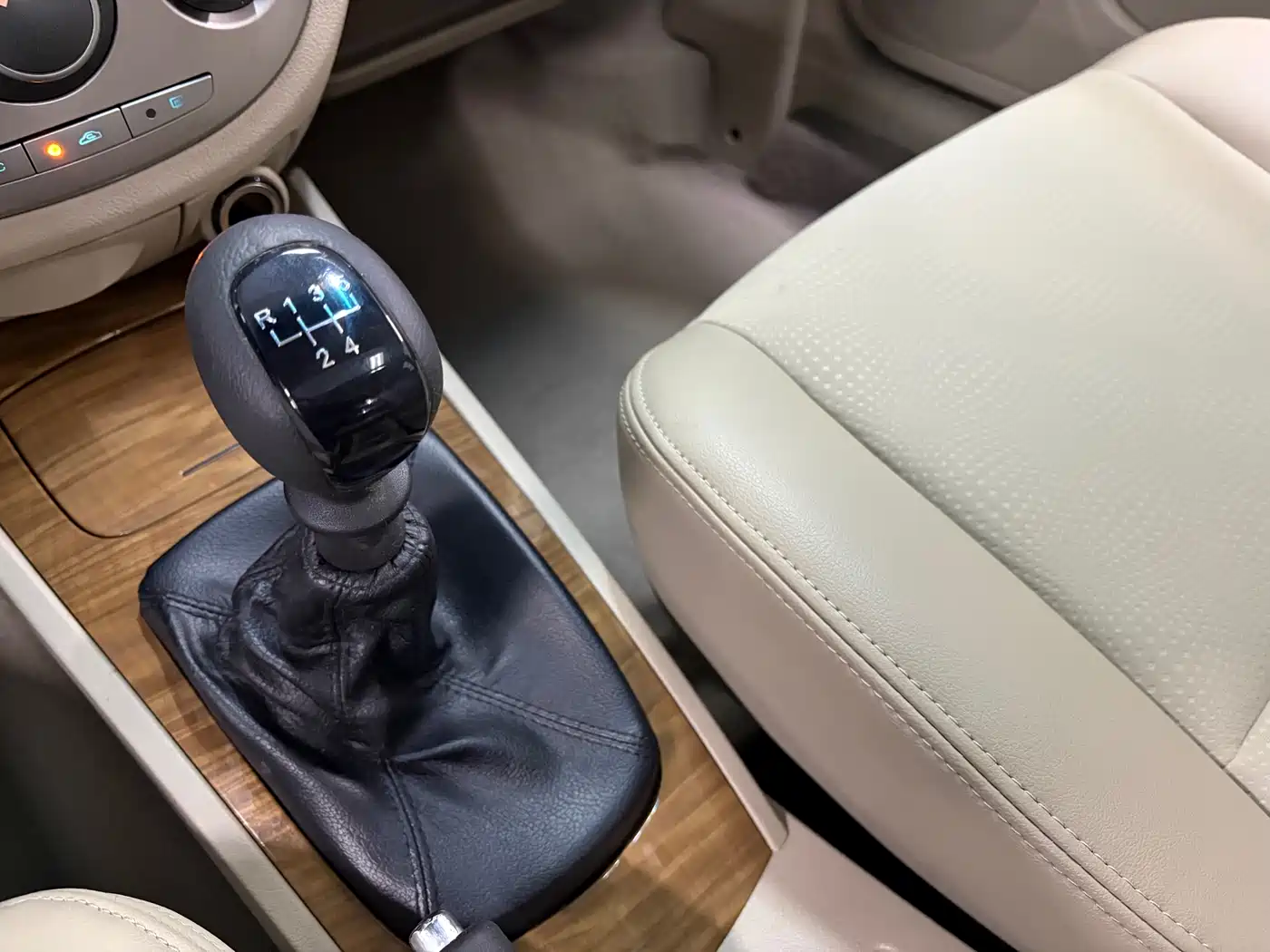 Buick Excelle 2015 1.5L Manual Classic фото 17