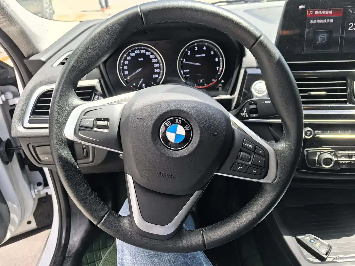 BMW 1 Series 2023 120i M Sport фото 17