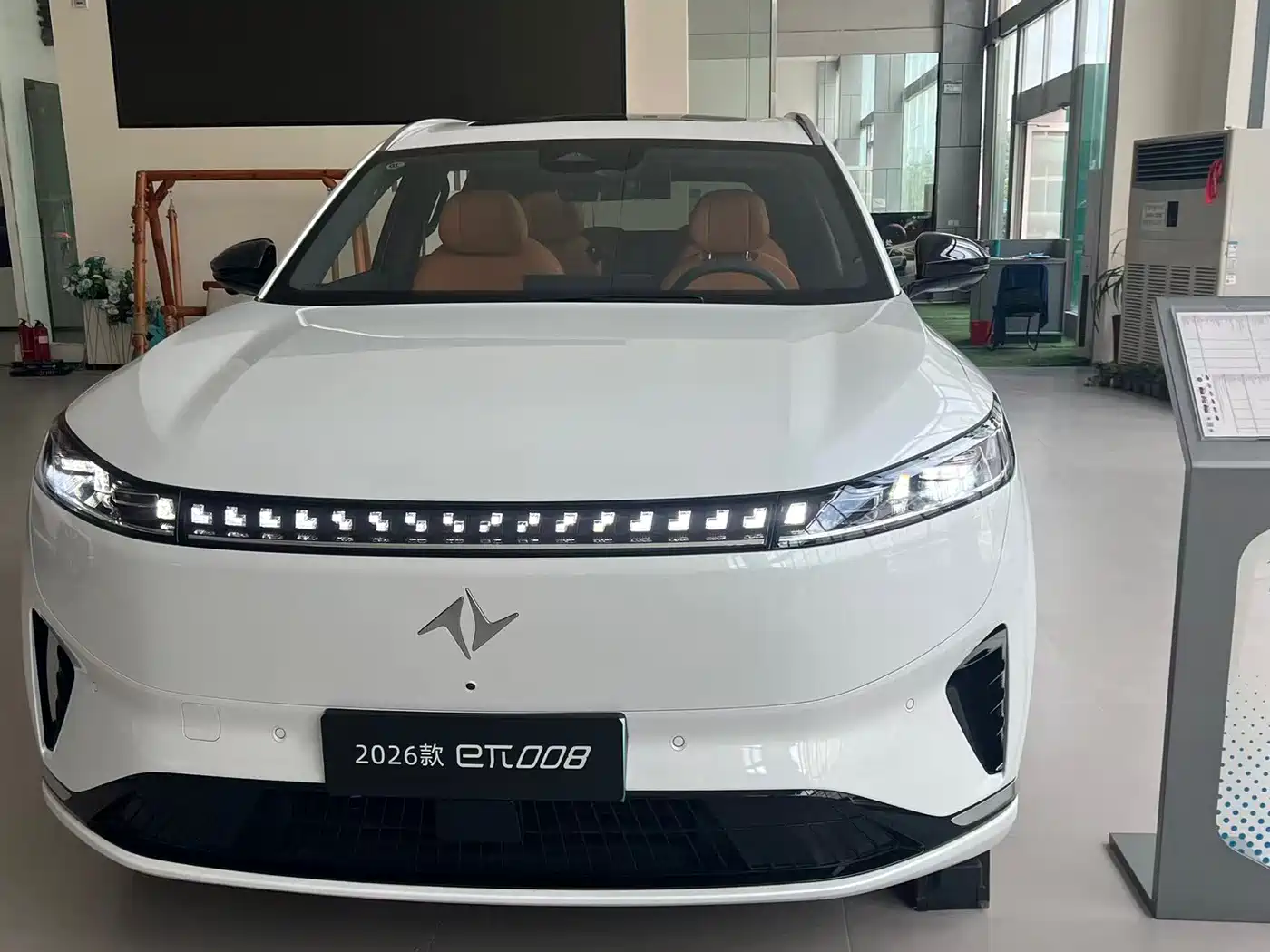 Dongfeng Yipai eπ008 2026 6-seater EREV Family Joy Edition фото 2