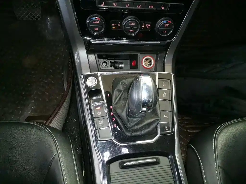 Volkswagen Passat 2017 330TSI DSG Prestige фото 9